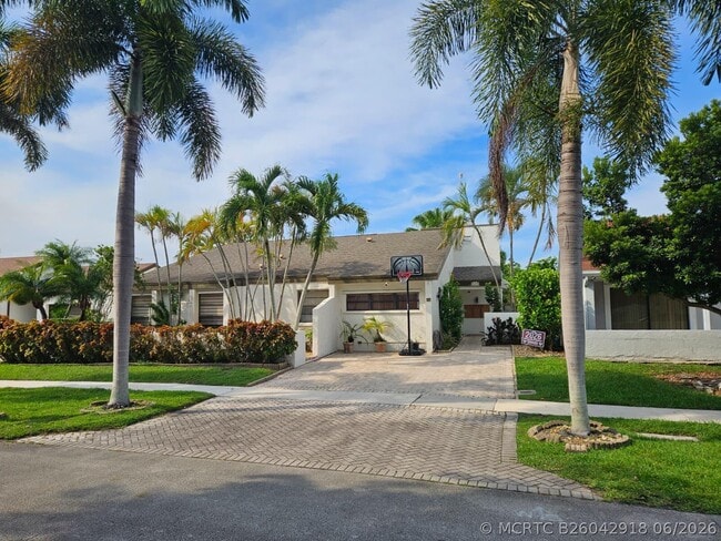 Photo - 16657 Redwood Way
