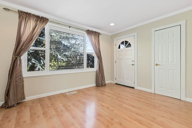 Photo - 3bd/2ba Seattle Home