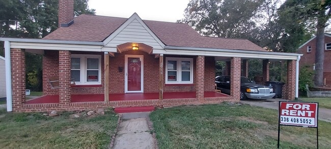 Building Photo - 2916 Woodleigh St