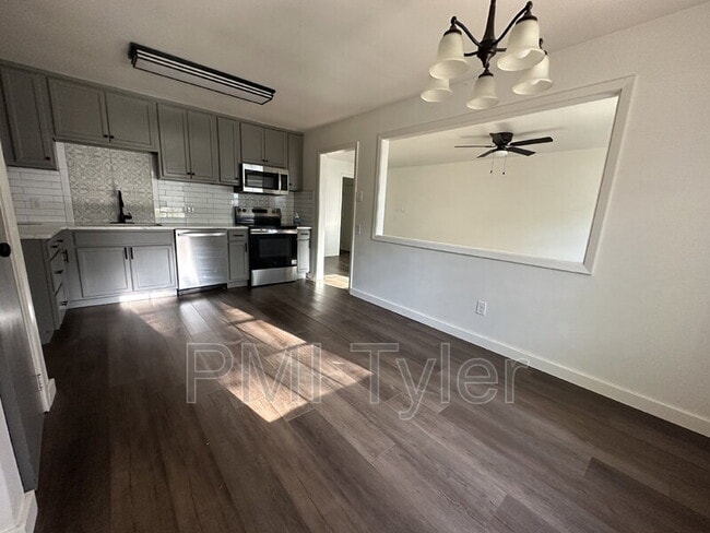 Photo - 1538 N Hill Ave