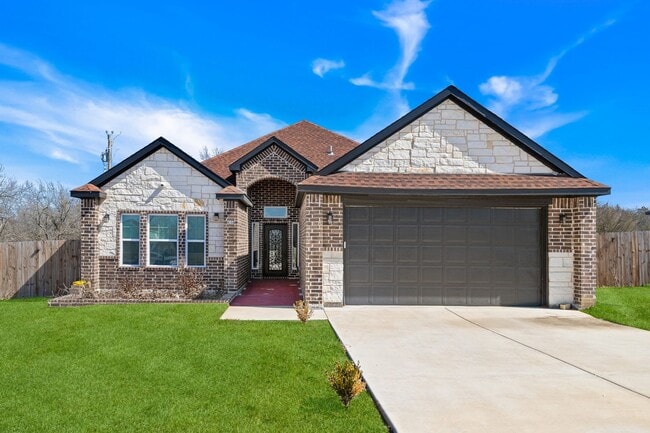 Building Photo - Charming 3BR House in East Tawakoni