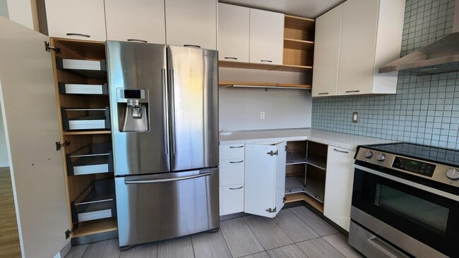 Pantry and a lot of cabinet space - 22326 Caminito Arroyo Seco
