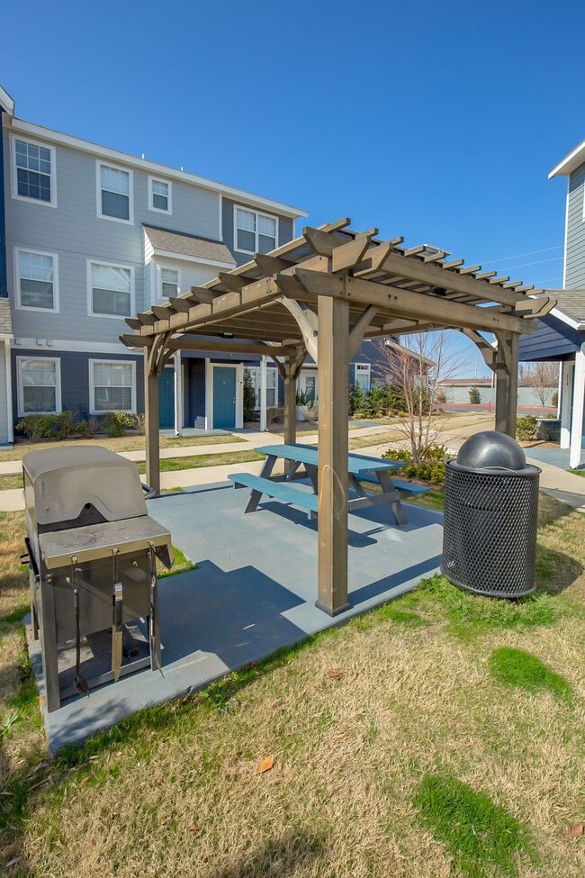 Photo - DISTRICT SIX10