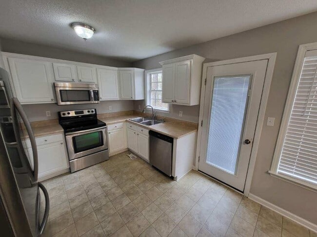Photo - 105 Brookwood Ct House