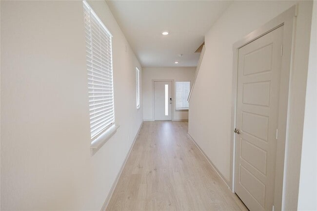 Photo - 413 Millbrook Blvd