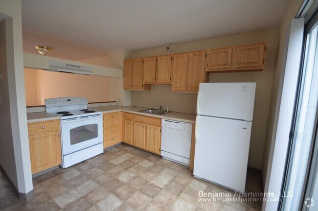 Building Photo - 140 North Beacon St Unit A4 Rental
