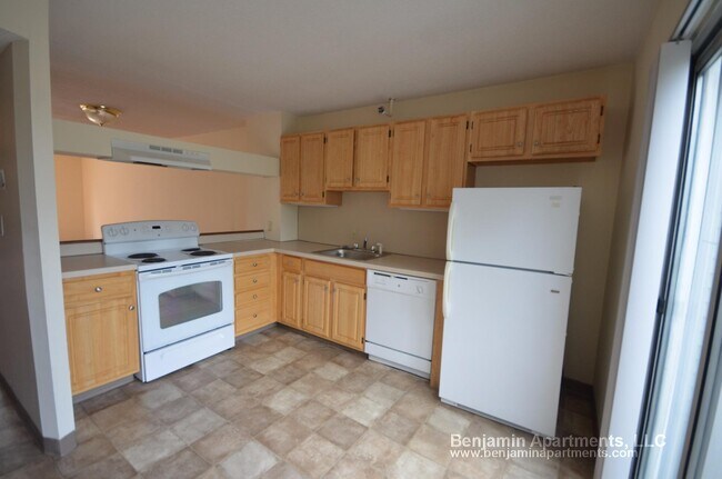 Photo - 140 North Beacon St Unidad A4 Rental