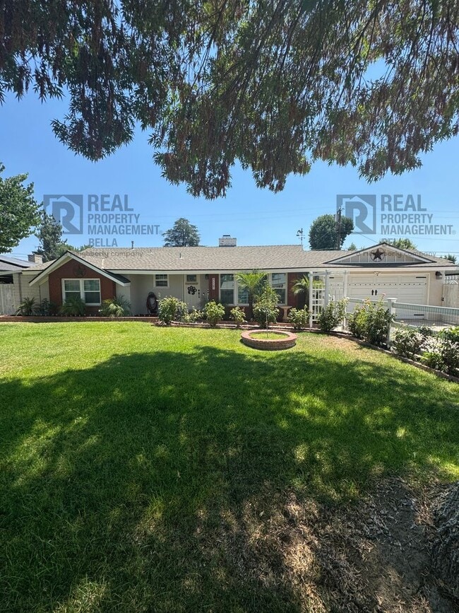 Building Photo - 3-Bed, 2-Bath Oasis in Hemet with Sparklin... Rental