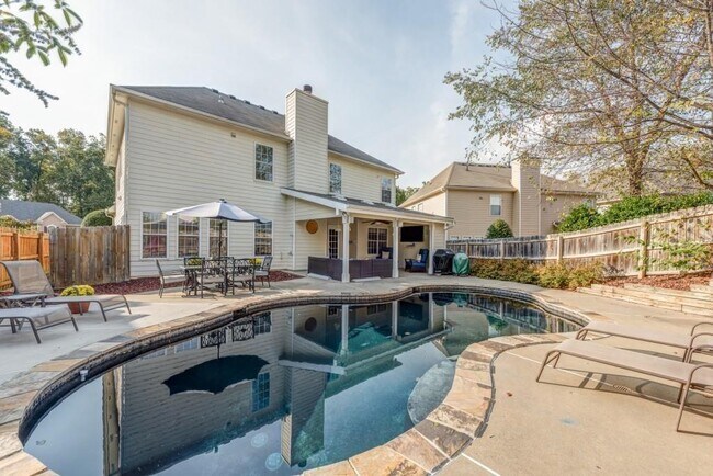 Photo - 2020 Chelton Way SE