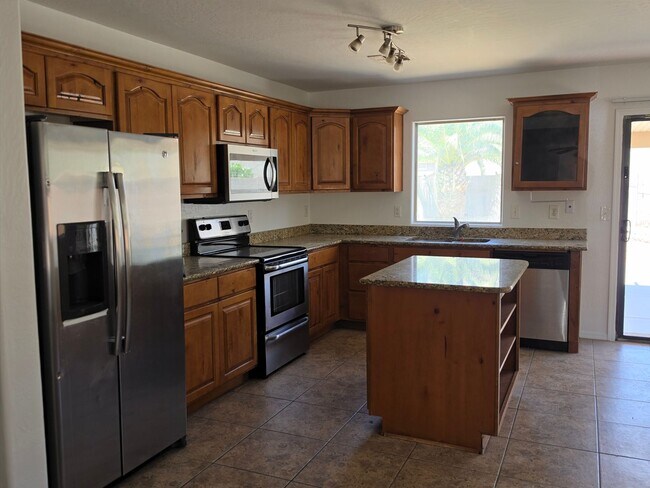 Photo - 4BD/2BA San Tan Valley Home for Rent!