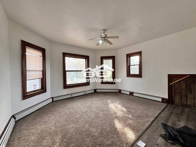 Building Photo - 1326 E 9th St Rental