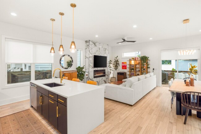 Photo - 2210 14th Ave N