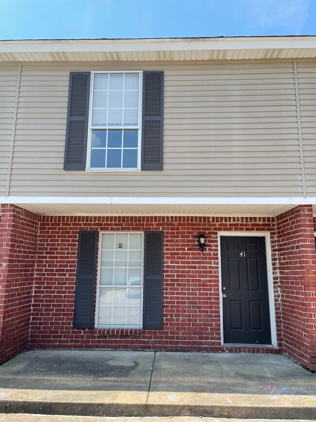 1301 Louisville St Townhome Townhome Rental in Starkville MS