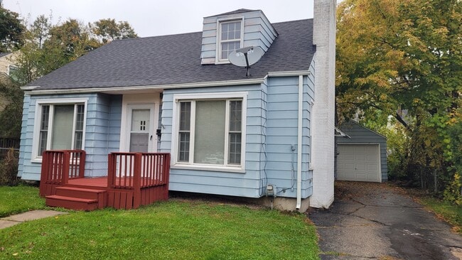 Building Photo - 2556 Thomas st