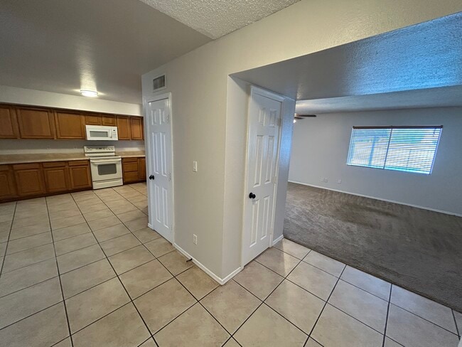 Photo - 6150 W Mauna Loa Ln