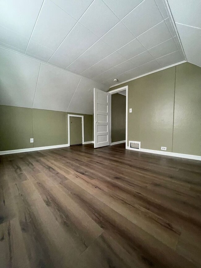 Photo - 25 2nd St NW