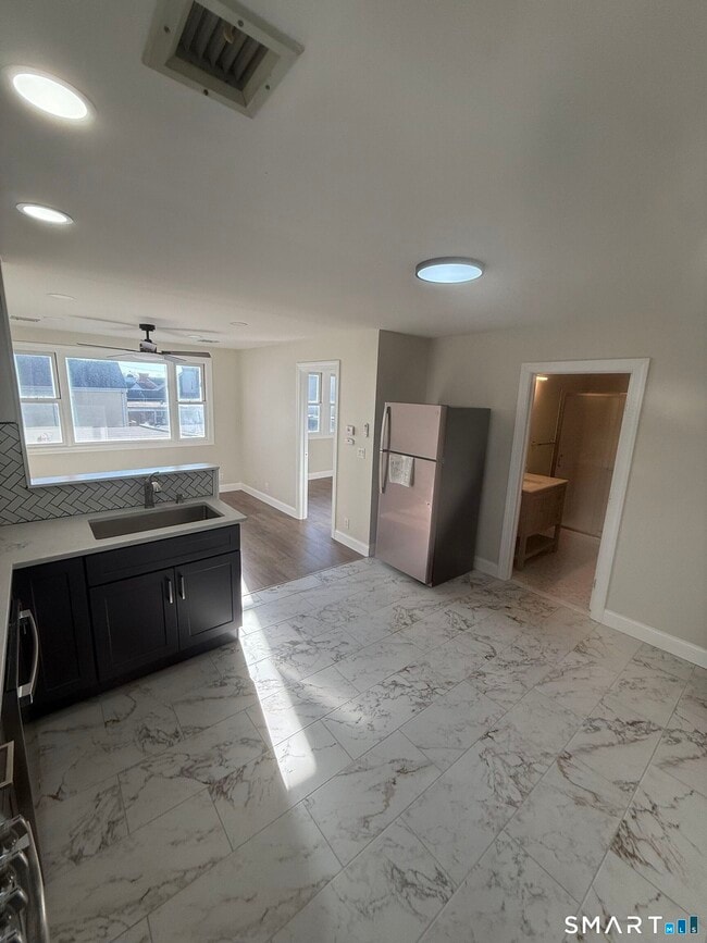 Photo - 8 S Broad St Unidad B