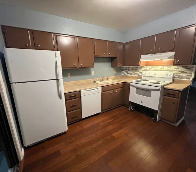 Photo - 44 Royal Crest Dr Townhome