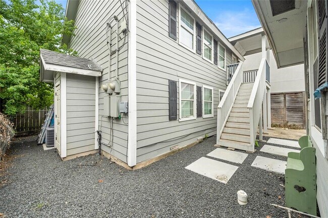 Photo - 813 Alexander St Unit 2/2