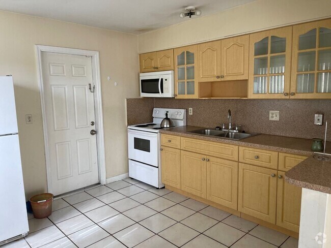 Building Photo - POS Holdings LLC-718-720 Unit POS Holdings LLC - 718 Rental