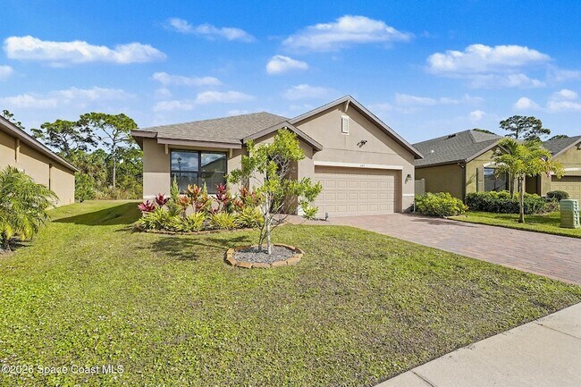 Photo - 543 Old Country Rd S E