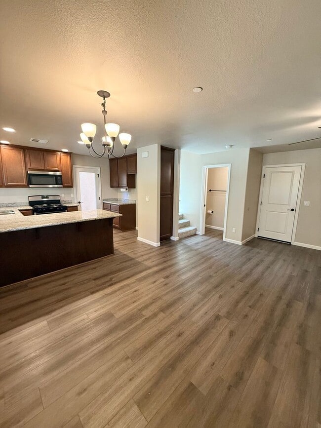 Building Photo - Move In Ready 3 Bed 2.5 Bath!!! Rental