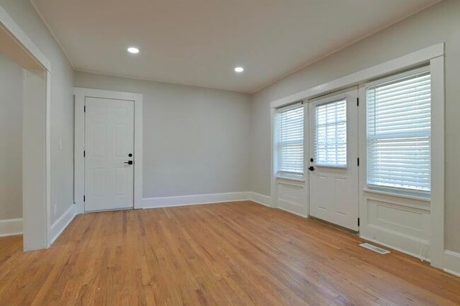 Photo - 1141 S 30th Ave Unit Apt 8