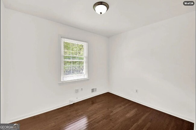 2382 Dayron Cir NE