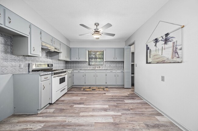 Photo - Newly Renovated 2 Bedroom, 2 Bath home on 1 acre near Downtown Live Oak