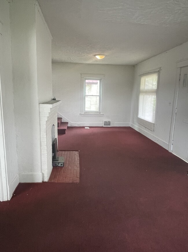 Photo - 733 Crandall Ave