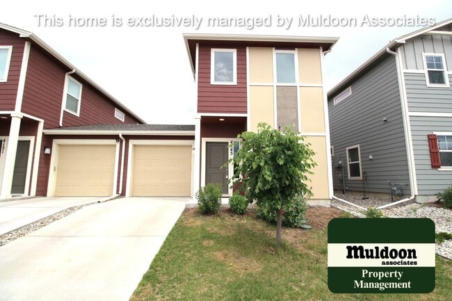 Beautiful end unit townhome - Beautiful end unit townhome