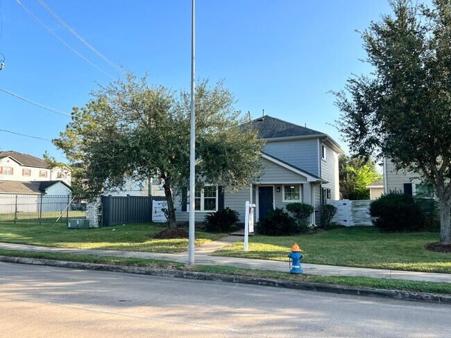 Photo - 11711 Chanteloup Dr