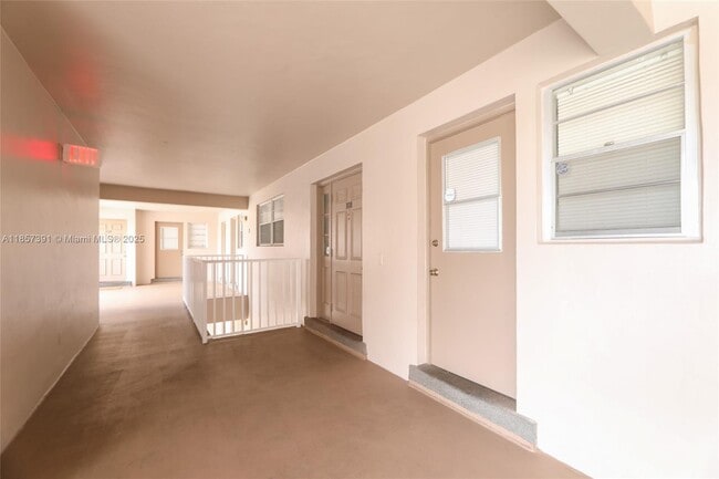 Building Photo - 2471 SW 82nd Ave Rental
