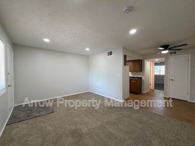 Photo - 2338 Lynn St