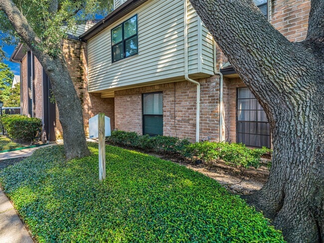 Photo - 2568 Bering Dr