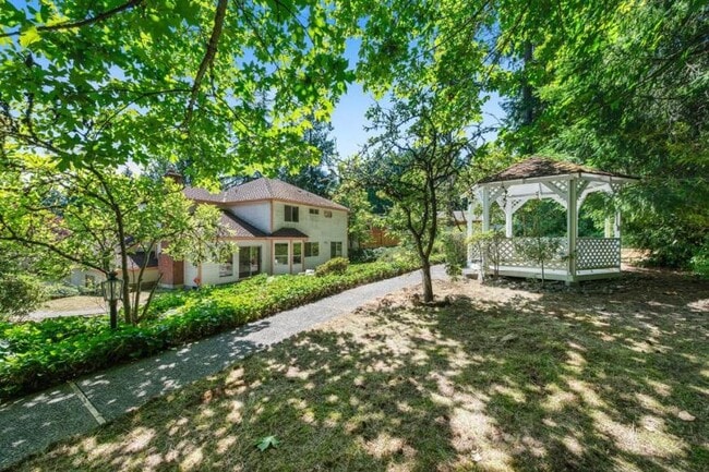 Photo - 4 bedroom in Bellevue WA 98008
