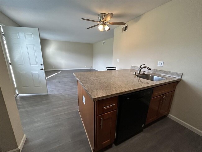 Photo - 5486 Tradewinds Walkway