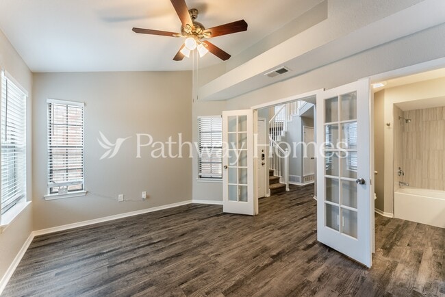 Photo - 920 Fairbanks Cir