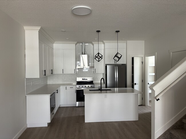 Photo - 14019-14104 104 Ave NW