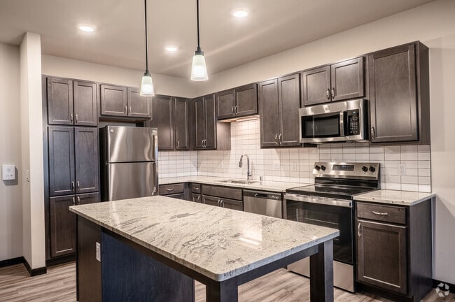 1BR, 1BA - 715 SF - Kitchen