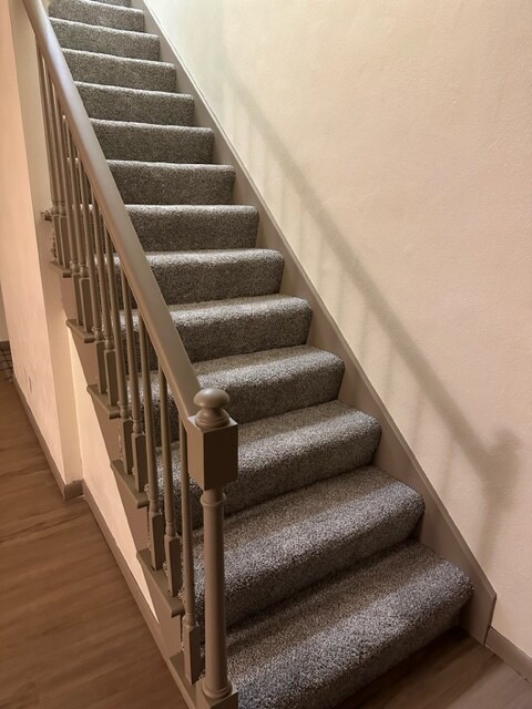 Stairway - 1041 N Bristol St Unit 1041