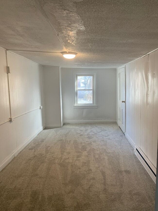 Photo - 4 Bedroom House Yard and Parking-York City