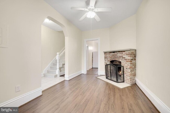 Building Photo - 616 11th St NE