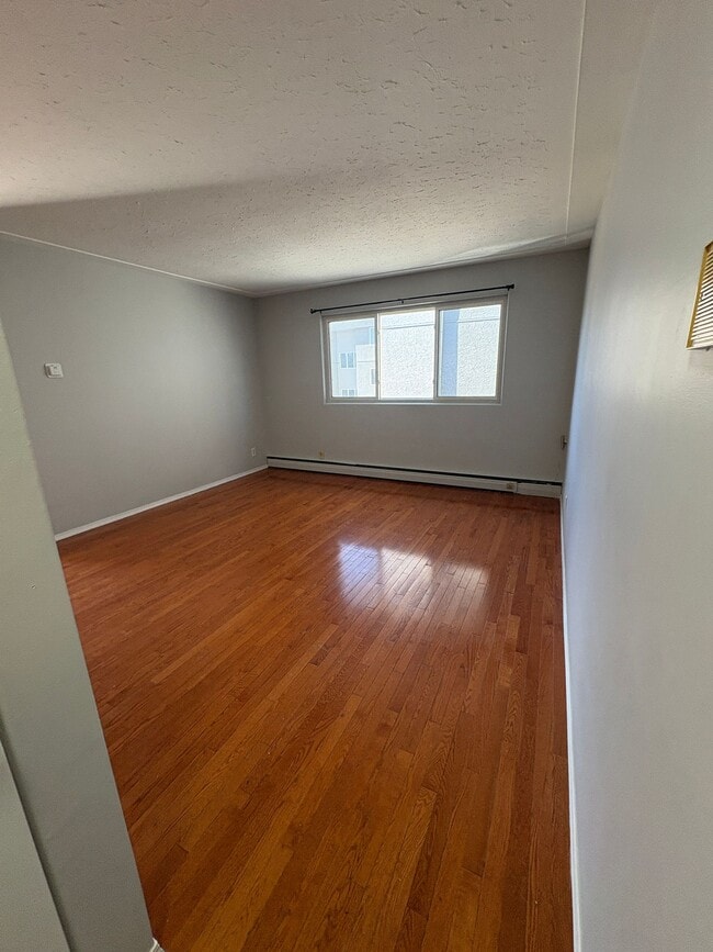 Building Photo - 10734-108 108 St NW Unit 9