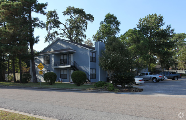 Building Photo - Woodcreek Apartments