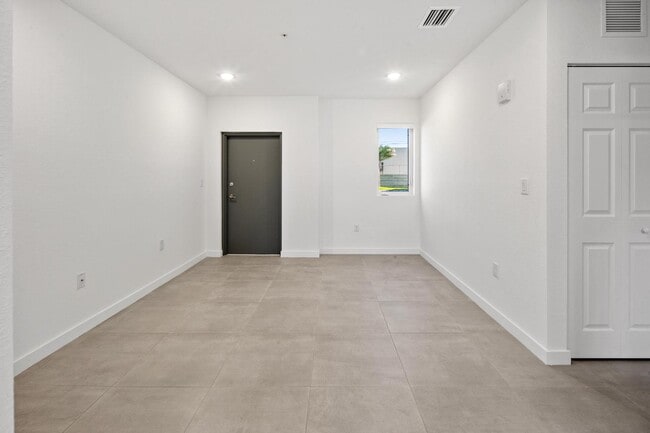 Photo - 1295 W 69th St