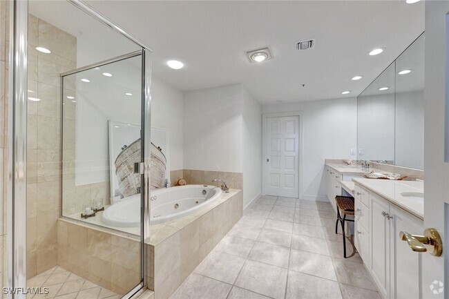 Building Photo - 3971 Gulf Shore Blvd N Unit PH205 Rental