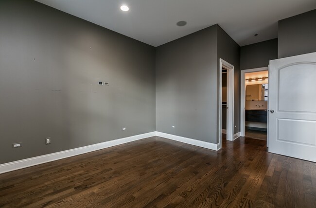 Photo - 150 W Superior St Unit 808