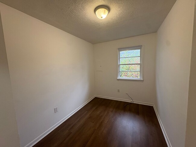 Photo - 920 Avery Dr Unit B