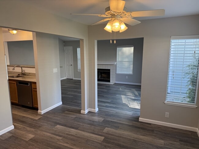 Photo - 558 Torrey Pine Ln